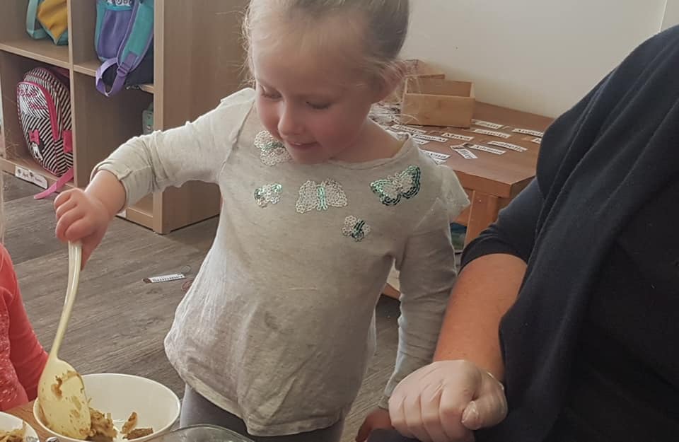 child care narre warren - Children watch food preparation at Apple Blossoms Early Learning